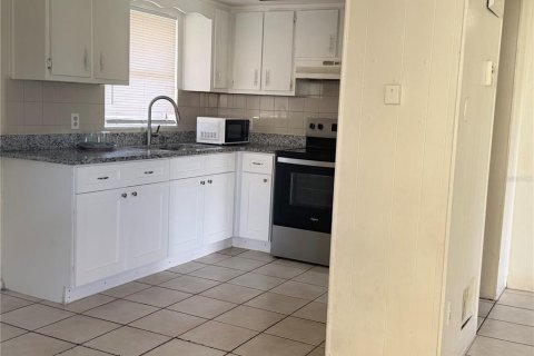 Villa ou maison à louer à Orlando, Floride: 3 chambres, 95.22 m2 № 2437393 - photo 6