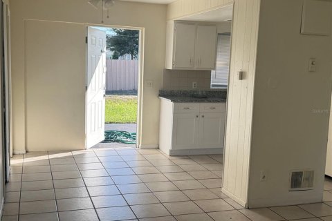 Villa ou maison à louer à Orlando, Floride: 3 chambres, 95.22 m2 № 2437393 - photo 4