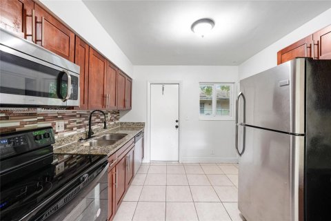 Снять в аренду виллу или дом в Помпано-Бич, Флорида 2 спальни, 143.26м2, № 1949582 - фото 15