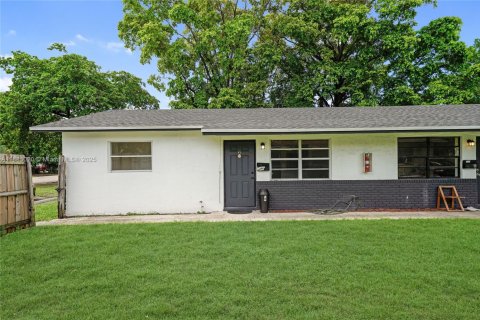 Снять в аренду виллу или дом в Помпано-Бич, Флорида 2 спальни, 143.26м2, № 1949582 - фото 23