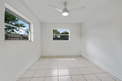 Снять в аренду виллу или дом в Помпано-Бич, Флорида 2 спальни, 143.26м2, № 1949582 - фото 13