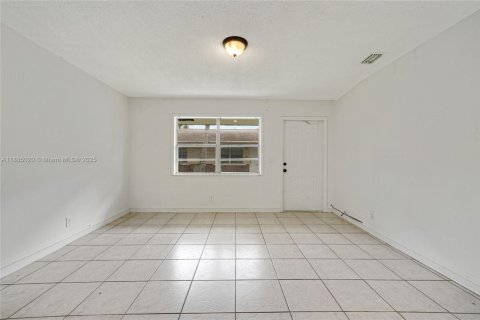 Снять в аренду виллу или дом в Помпано-Бич, Флорида 2 спальни, 143.26м2, № 1949582 - фото 3