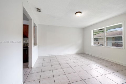 Снять в аренду виллу или дом в Помпано-Бич, Флорида 2 спальни, 143.26м2, № 1949582 - фото 4