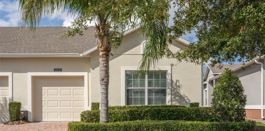 House in Clermont, Florida 2 bedrooms, 139.63 sq.m. № 1426140