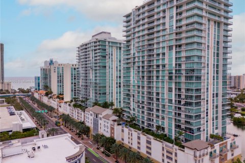 Condominio en alquiler en Sunny Isles Beach, Florida, 3 dormitorios, 175.77 m2 № 2015006 - foto 24