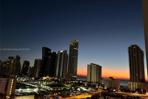 Condominio en alquiler en Sunny Isles Beach, Florida, 3 dormitorios, 175.77 m2 № 2015006 - foto 3