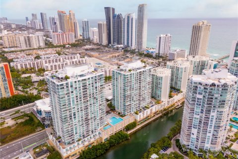 Condominio en alquiler en Sunny Isles Beach, Florida, 3 dormitorios, 175.77 m2 № 2015006 - foto 25