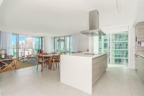 Condominio en alquiler en Sunny Isles Beach, Florida, 3 dormitorios, 175.77 m2 № 2015006 - foto 4