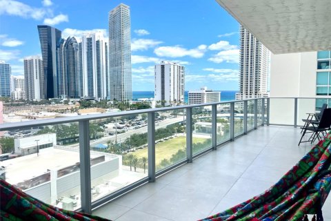 Condominio en alquiler en Sunny Isles Beach, Florida, 3 dormitorios, 175.77 m2 № 2015006 - foto 28
