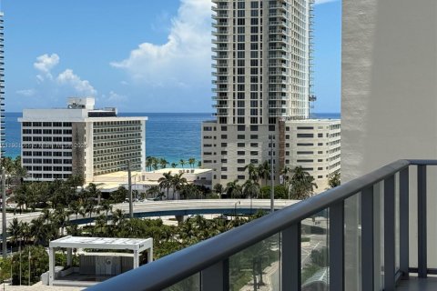 Condominio en Sunny Isles Beach, Florida, 3 dormitorios № 2015006