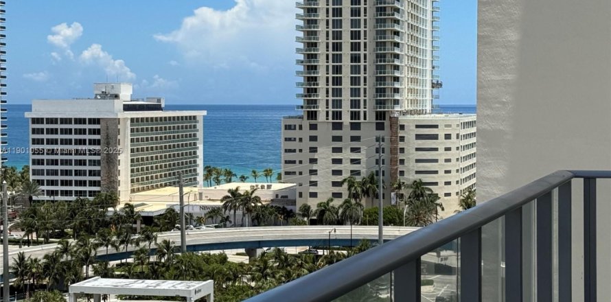 Condominio en Sunny Isles Beach, Florida, 3 dormitorios № 2015006