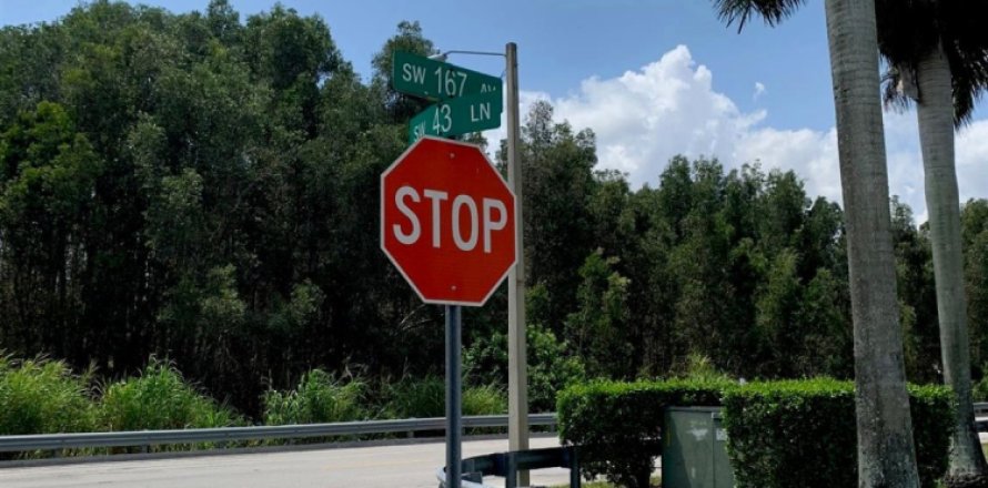 Land in Miami, Florida № 1135436