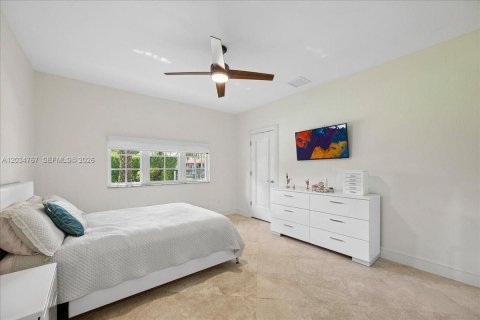 Villa ou maison à vendre à Miami, Floride: 5 chambres, 365.76 m2 № 2084219 - photo 22