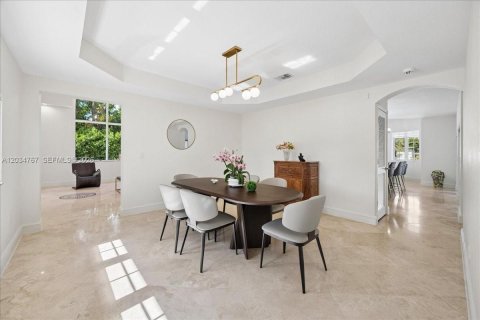 Villa ou maison à vendre à Miami, Floride: 5 chambres, 365.76 m2 № 2084219 - photo 14