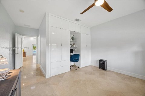 Villa ou maison à vendre à Miami, Floride: 5 chambres, 365.76 m2 № 2084219 - photo 28