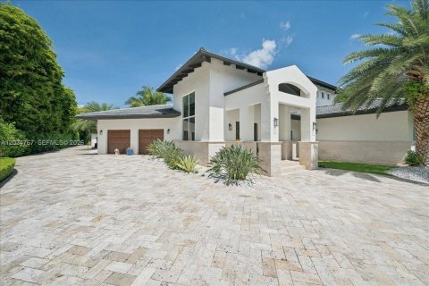 Villa ou maison à vendre à Miami, Floride: 5 chambres, 365.76 m2 № 2084219 - photo 4