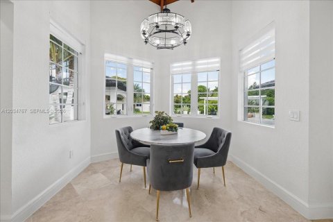 Villa ou maison à vendre à Miami, Floride: 5 chambres, 365.76 m2 № 2084219 - photo 18