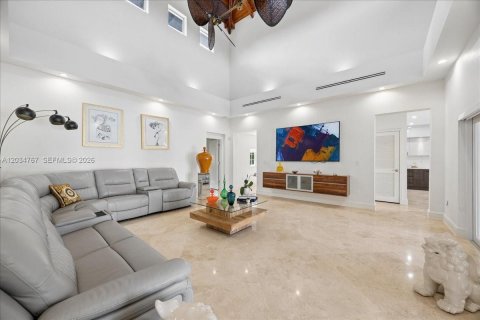 Villa ou maison à vendre à Miami, Floride: 5 chambres, 365.76 m2 № 2084219 - photo 20