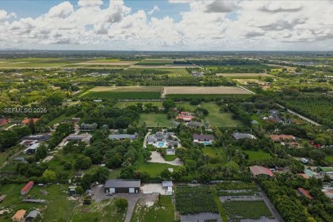 Villa ou maison à vendre à Miami, Floride: 5 chambres, 365.76 m2 № 2084219 - photo 10