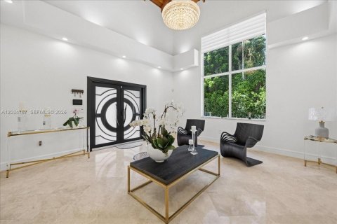 Villa ou maison à vendre à Miami, Floride: 5 chambres, 365.76 m2 № 2084219 - photo 12