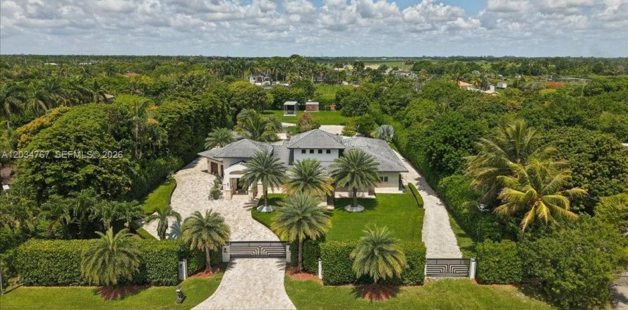 Villa ou maison à Miami, Floride 5 chambres, 365.76 m2 № 2084219