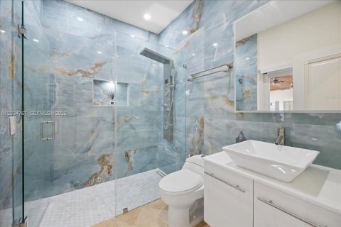 Villa ou maison à vendre à Miami, Floride: 5 chambres, 365.76 m2 № 2084219 - photo 24