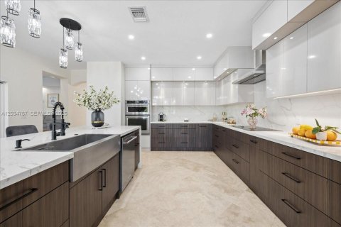 Villa ou maison à vendre à Miami, Floride: 5 chambres, 365.76 m2 № 2084219 - photo 16
