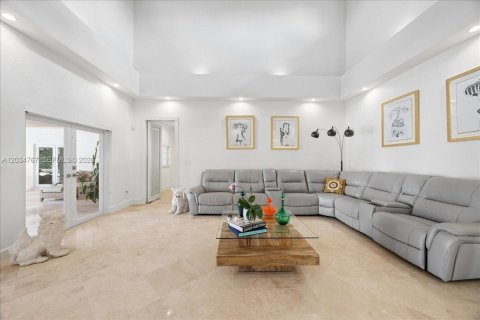 Villa ou maison à vendre à Miami, Floride: 5 chambres, 365.76 m2 № 2084219 - photo 21
