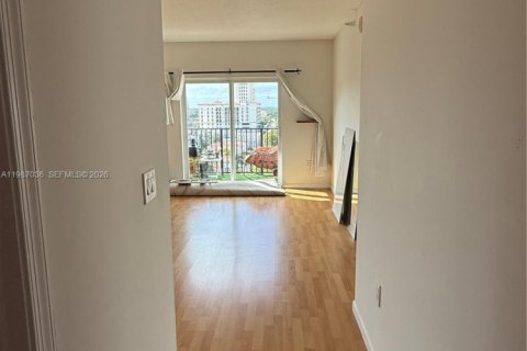 Купить кондоминиум в Майами, Флорида 1 спальня, 77.2м2, № 2047694 - фото 3