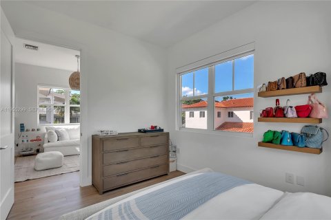 Casa en venta en Coral Gables, Florida, 4 dormitorios, 281.59 m2 № 2009515 - foto 22