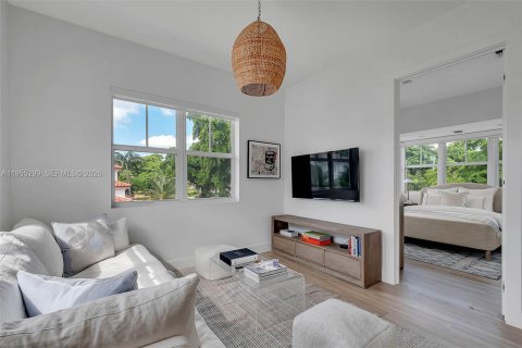 Casa en venta en Coral Gables, Florida, 4 dormitorios, 281.59 m2 № 2009515 - foto 17