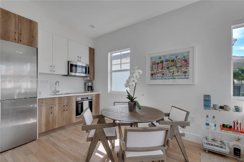 Casa en venta en Coral Gables, Florida, 4 dormitorios, 281.59 m2 № 2009515 - foto 18