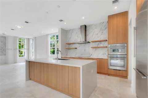 Casa en venta en Coral Gables, Florida, 4 dormitorios, 281.59 m2 № 2009515 - foto 5