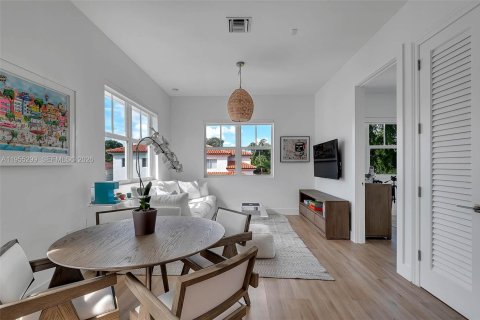 Casa en venta en Coral Gables, Florida, 4 dormitorios, 281.59 m2 № 2009515 - foto 13