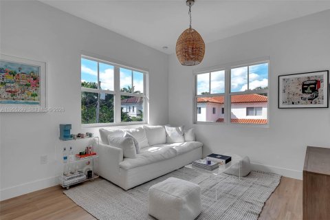 Casa en venta en Coral Gables, Florida, 4 dormitorios, 281.59 m2 № 2009515 - foto 16