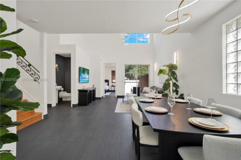 Villa ou maison à louer à Hollywood, Floride: 4 chambres, 200.95 m2 № 2086288 - photo 2