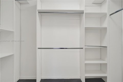 Villa ou maison à louer à Hollywood, Floride: 4 chambres, 200.95 m2 № 2086288 - photo 23