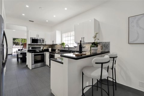 Villa ou maison à louer à Hollywood, Floride: 4 chambres, 200.95 m2 № 2086288 - photo 5