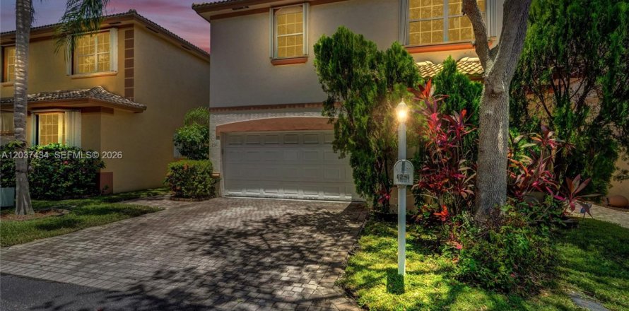 Villa ou maison à Hollywood, Floride 4 chambres, 200.95 m2 № 2086288