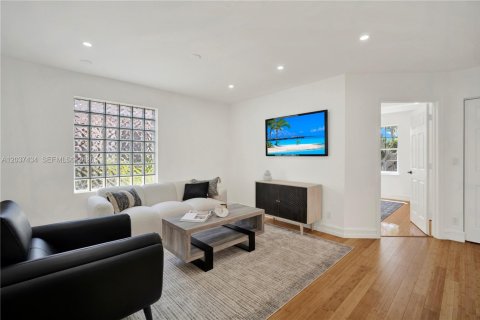 Villa ou maison à louer à Hollywood, Floride: 4 chambres, 200.95 m2 № 2086288 - photo 18