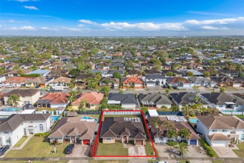 House in Miami, Florida 3 bedrooms, 160.26 sq.m. № 2045922 - photo 26