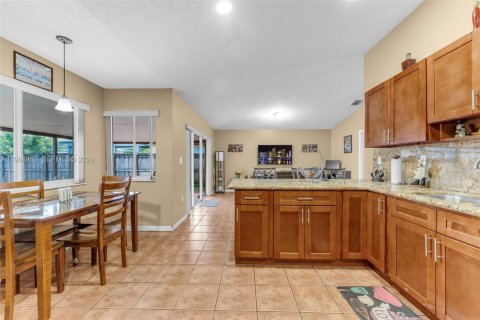 House in Miami, Florida 3 bedrooms, 160.26 sq.m. № 2045922 - photo 8