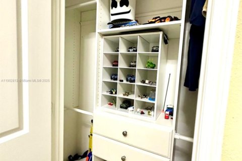 Townhouse in Florida City, Florida 3 bedrooms № 1954240 - photo 24