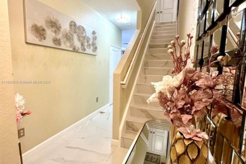 Townhouse in Florida City, Florida 3 bedrooms № 1954240 - photo 12