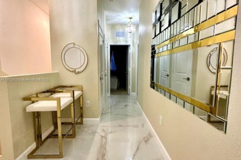 Townhouse in Florida City, Florida 3 bedrooms № 1954240 - photo 9