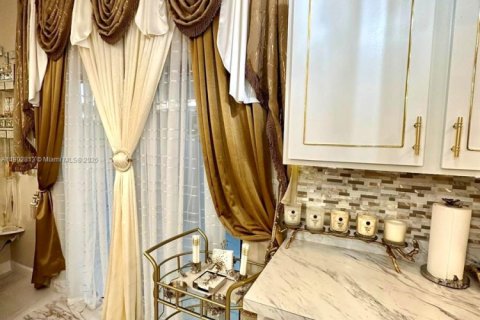 Townhouse in Florida City, Florida 3 bedrooms № 1954240 - photo 5