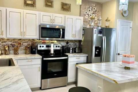 Townhouse in Florida City, Florida 3 bedrooms № 1954240 - photo 3