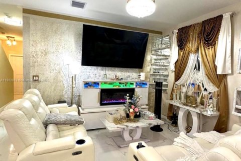 Townhouse in Florida City, Florida 3 bedrooms № 1954240 - photo 25