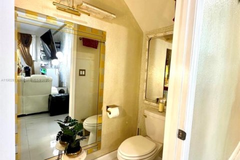 Townhouse in Florida City, Florida 3 bedrooms № 1954240 - photo 18