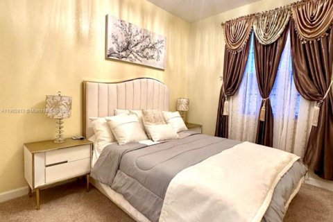 Townhouse in Florida City, Florida 3 bedrooms № 1954240 - photo 6